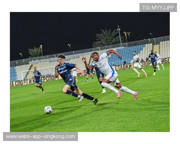 拉唐申花冬训连场远射破门